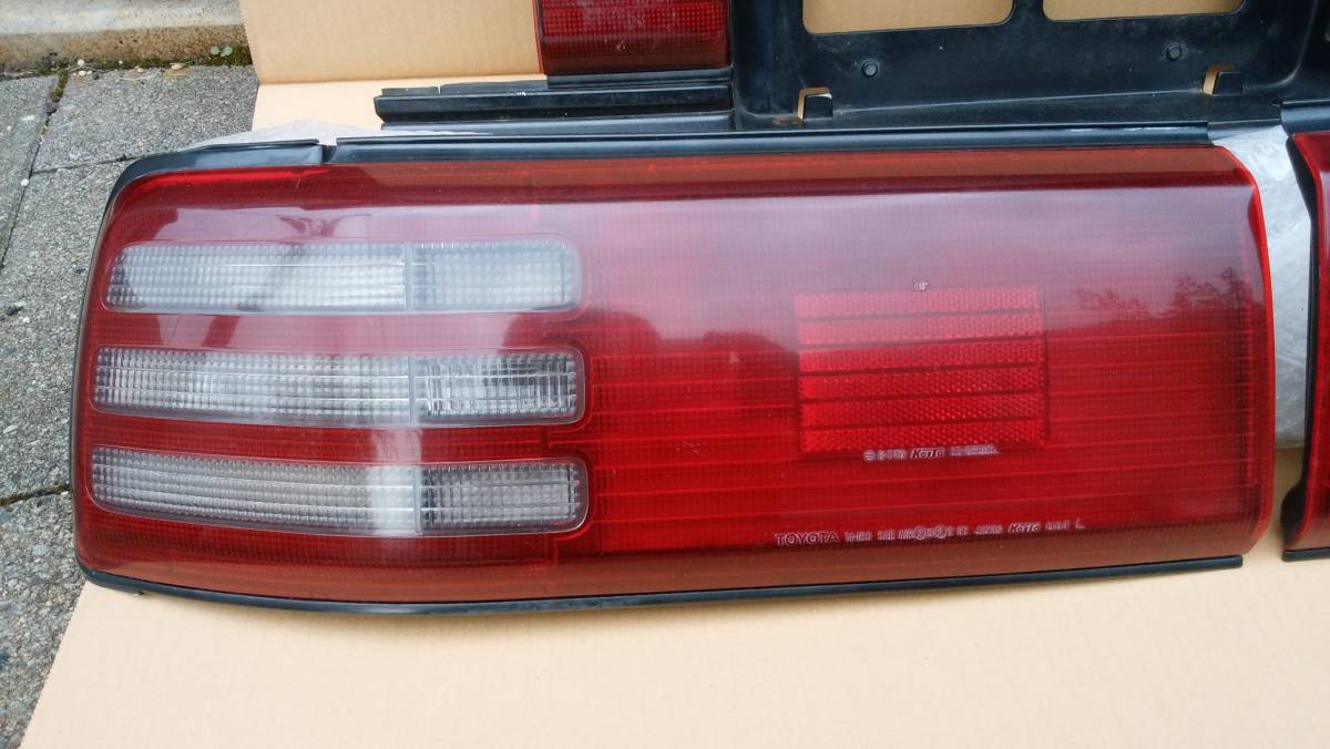 希少品！ JZA70スープラ テールセンターガーニッシュ【トヨタ純正