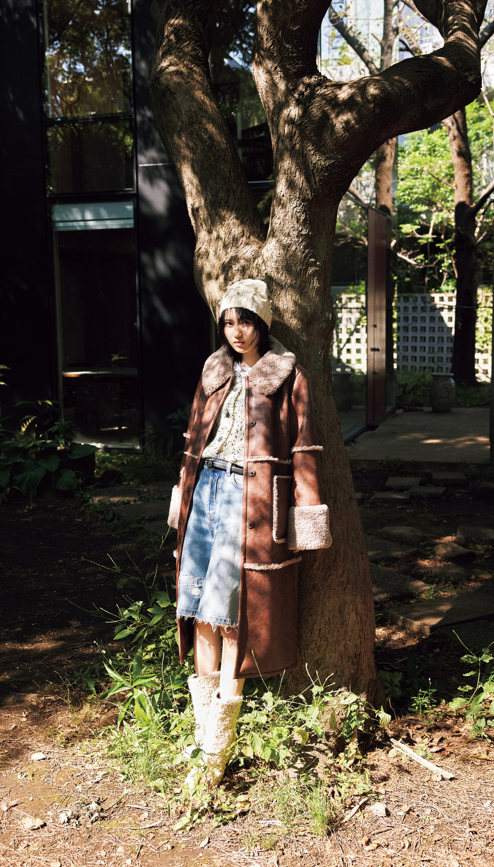 櫻坂46の的野美青がクールに着こなす♡ ムートン、ワーク系など