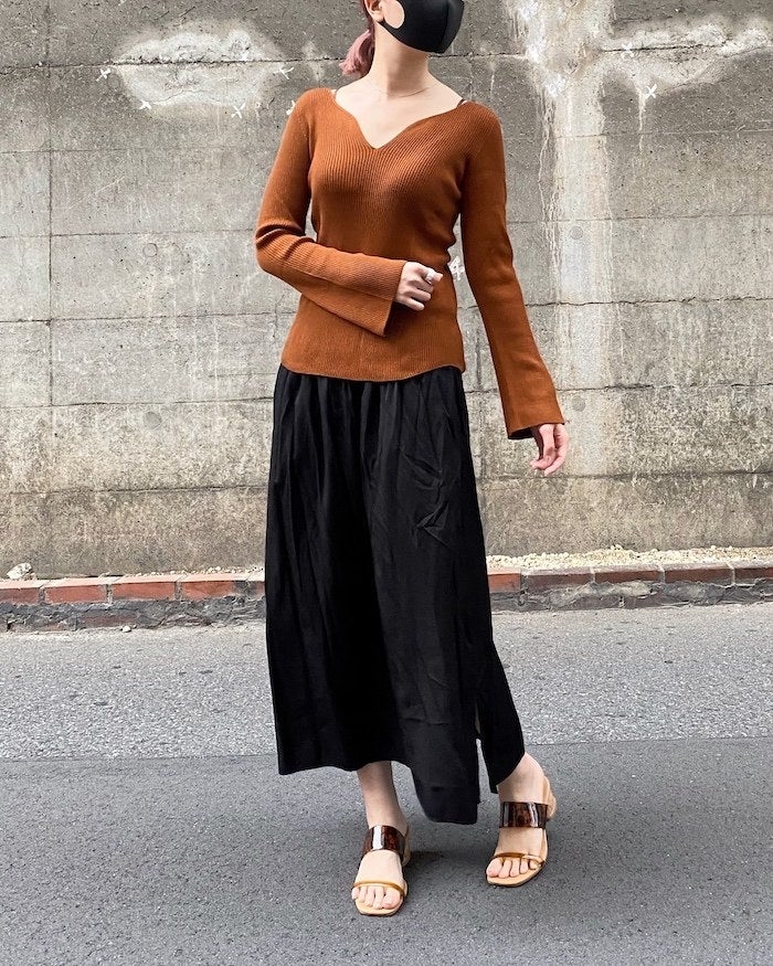 ユニクロ史上、最も美しいのでは…？mameコラボの「リブセーター」の