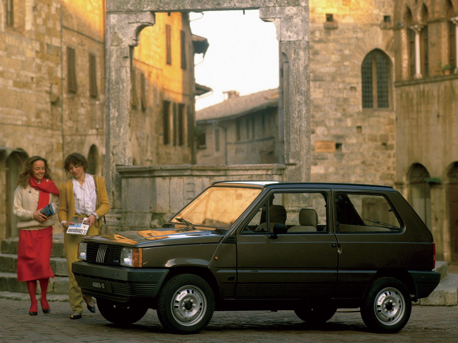 フィアット パンダ イタリアの巨匠が生んだ傑作小型車の歴史 | 中古車