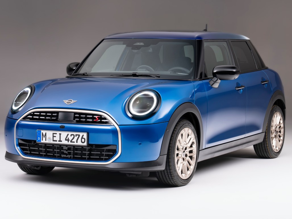 新型「MINIクーパー5ドア」発売！2種類のガソリンモデルをラインアップ