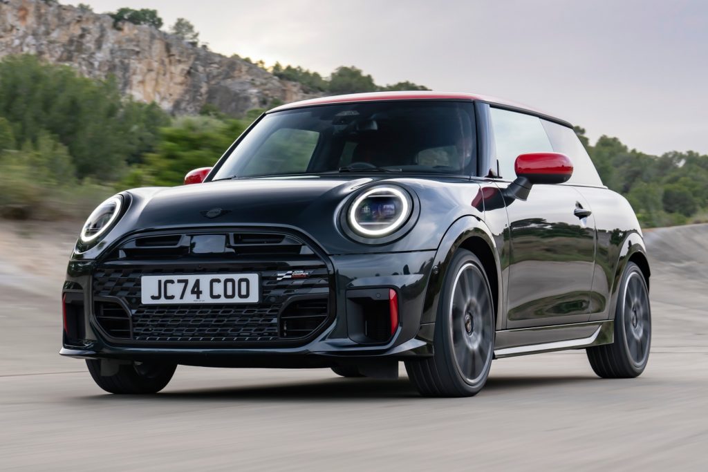 新型「MINI ジョン・クーパー・ワークス」発売！レーシングスピリット