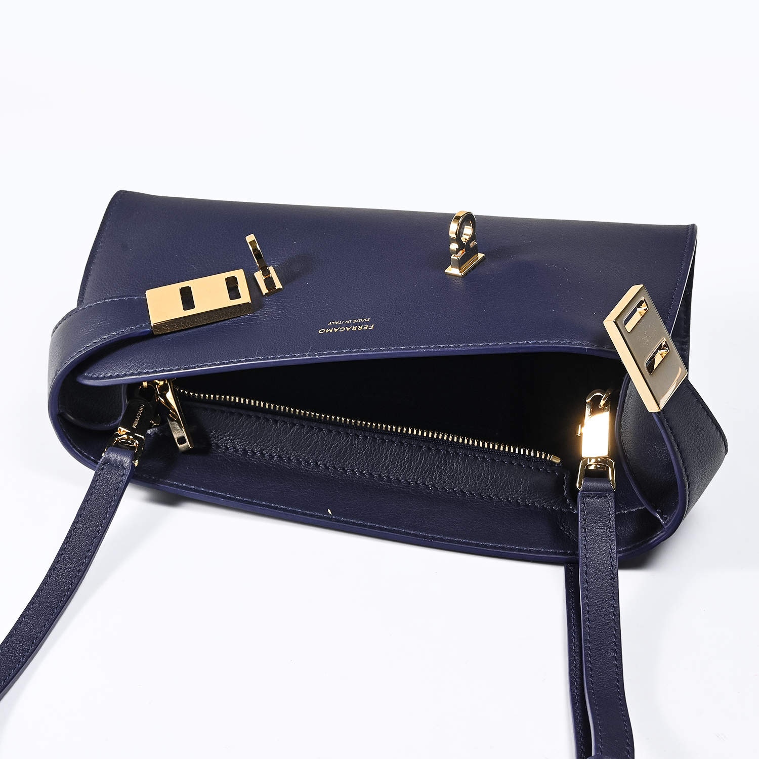 フェラガモ Salvatore Ferragamo サルヴァトーレフェラガモ ショルダー