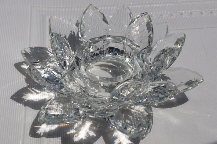 美しい虹色の光がお部屋に・・・ ロータス クリスタル ガラス