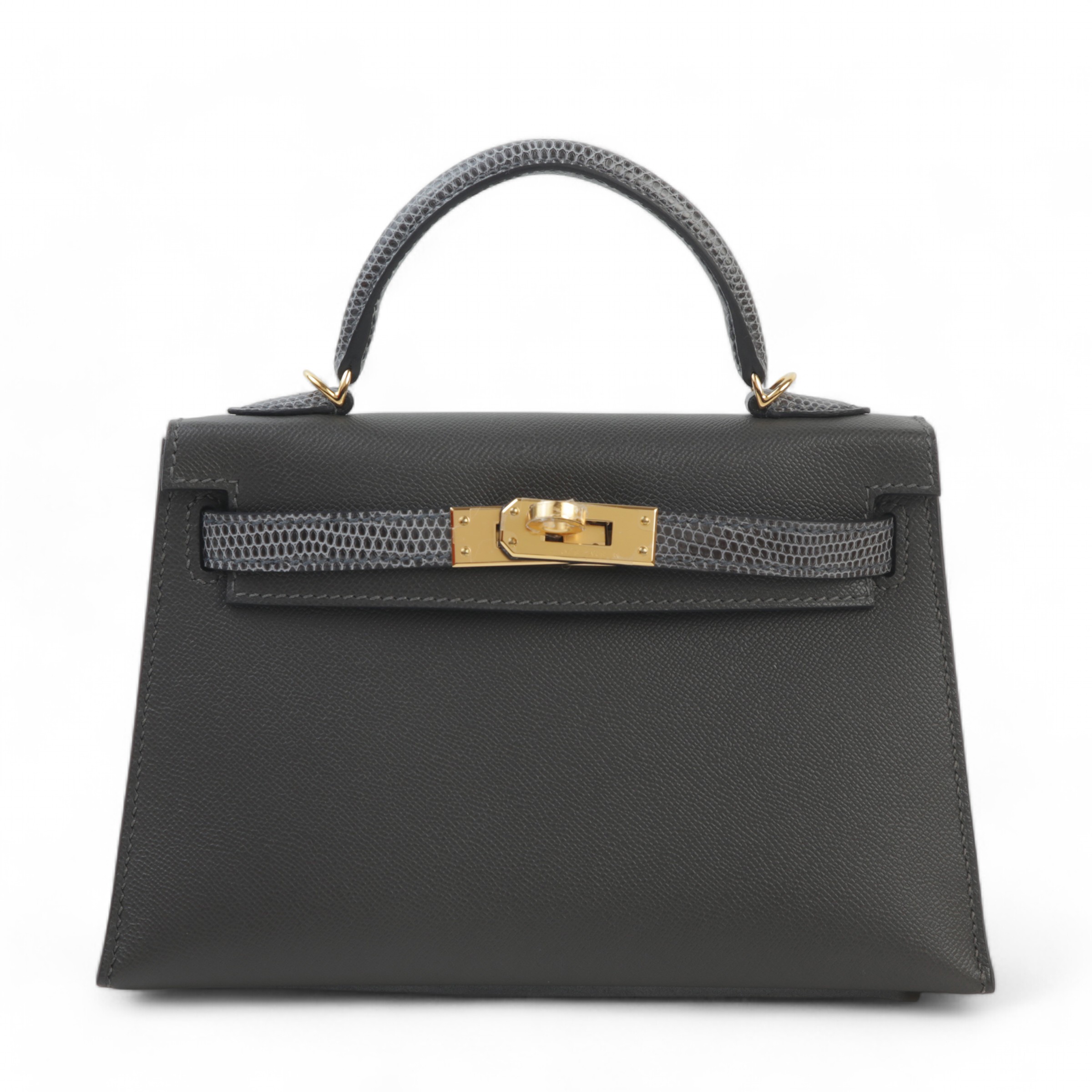 ケリーバッグとは？特徴やぴったりなサイズ・シリーズの選び方を解説