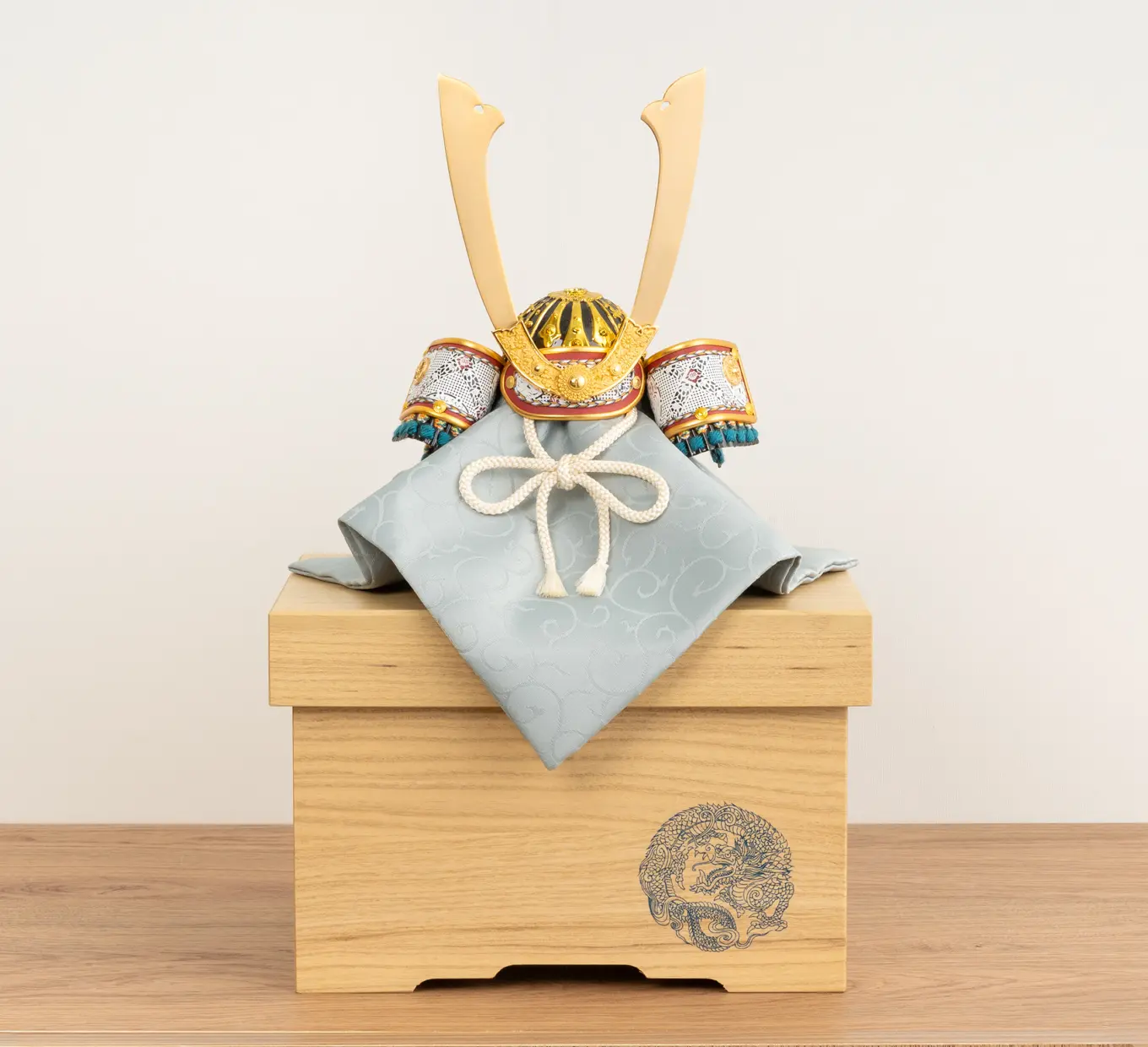 五月人形「鉄紺に濃縹の兜（収納タイプ）」｜五月人形の通販 ふらここ