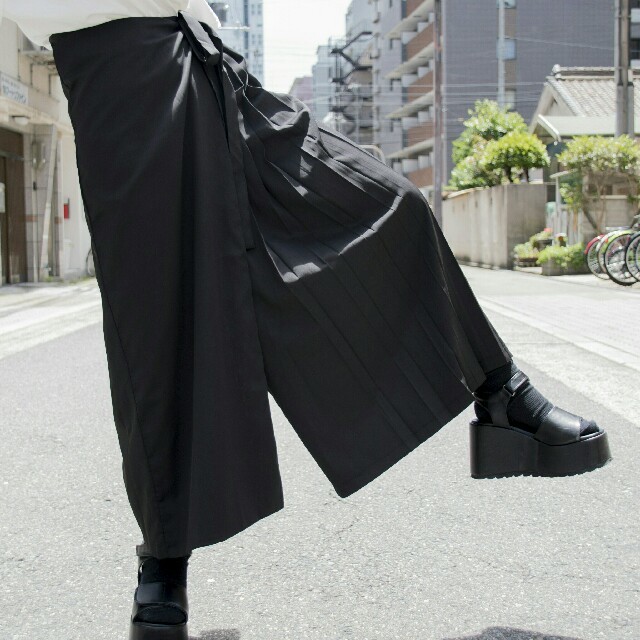 コムデギャルソン 黒のプリーツ袴パンツ コムデギャルソン 黒の