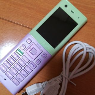 ウィルコム HONNEY BEE5 ウィルコム、ツートンカラーで全8色の「HONEY