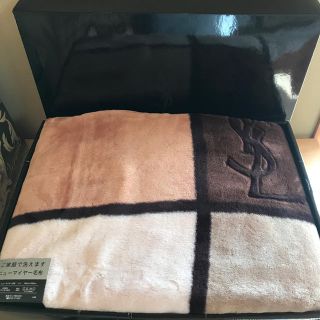 SAINT LAURENT（毛布）のフリマアイテム一覧