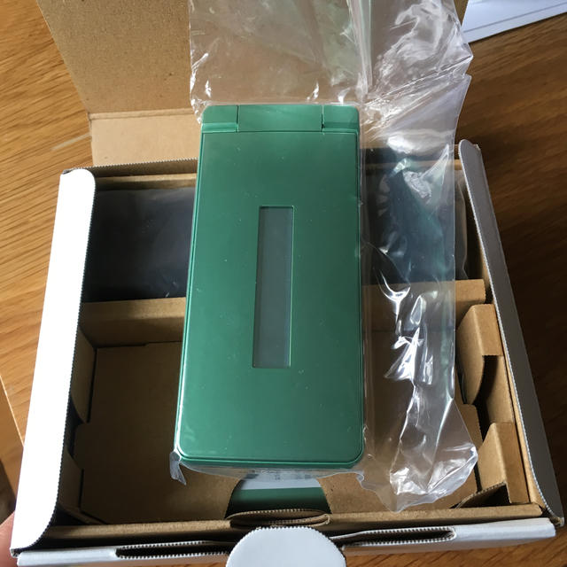 新品 ソフトバンク AQUOSケータイ3 805SH グリーン