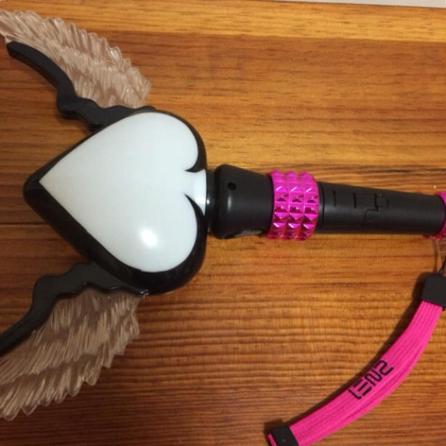 2NE1ペンライトの通販 by m's shop｜ラクマ