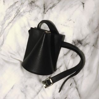 COS（ボディバッグ/ウエストポーチ）のフリマアイテム一覧