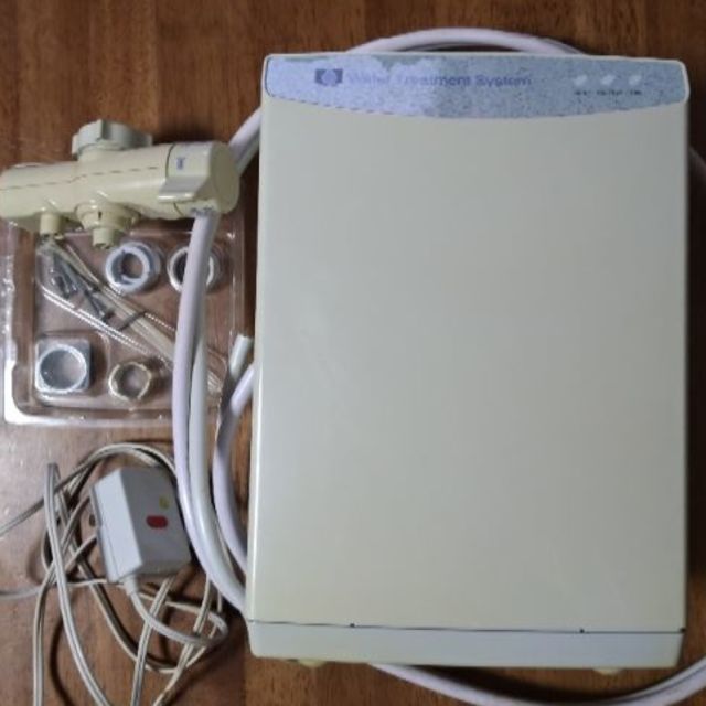 旧型アムウェイ浄水器/E-8301-JのフィルターとUVランプ アムウェイ E