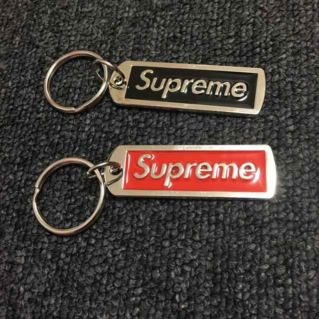 Supreme - Supremeキーホルダーの通販 by anika's shop｜シュプリーム