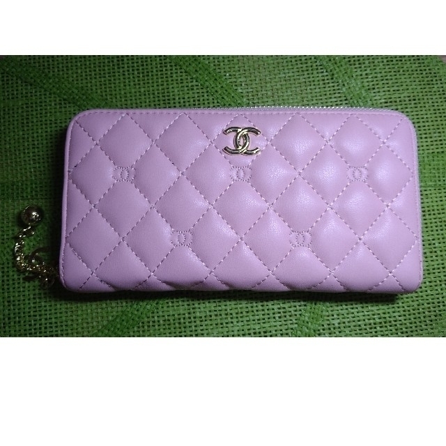 ノベルティ シャネル キルティング長財布の通販 by なっちゃん's shop