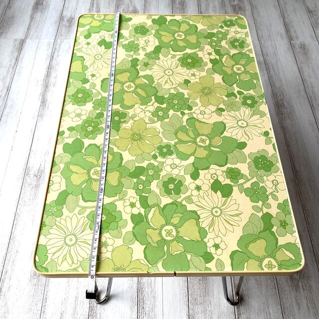 昭和レトロ】小さな花柄テーブル グリーン基調 4本脚折りたたみ式