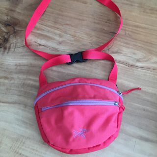 ARC'TERYX（バッグ ・ ピンク/桃色系）のフリマアイテム一覧