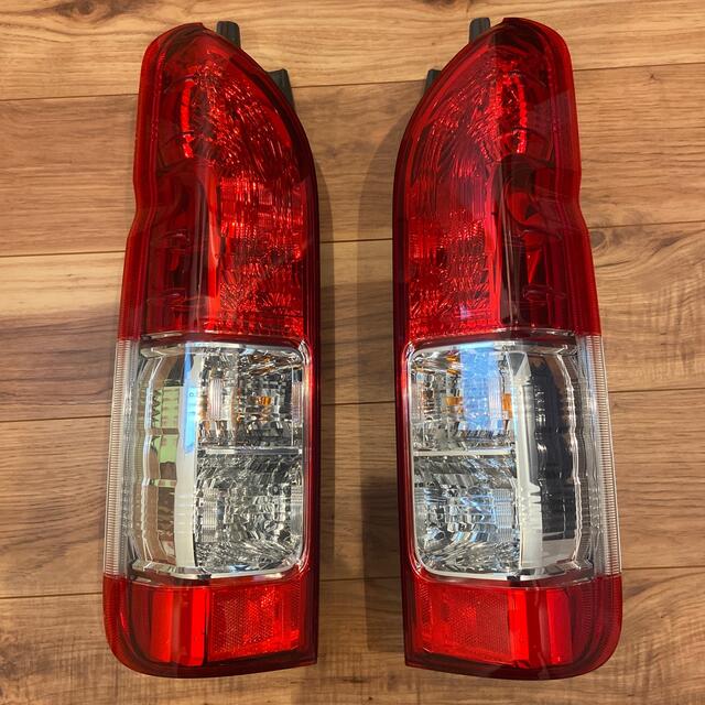 ハイエース 純正テールランプ 新車外しの通販はau PAY マーケット