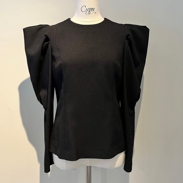 シーニュcygne Manon／ブラック とんがりパフtops