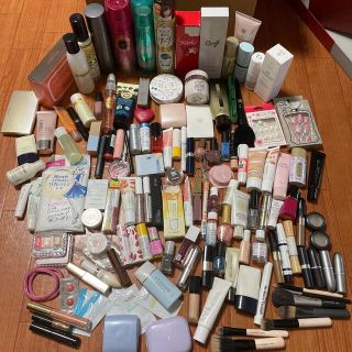 化粧品大量のフリマアイテム一覧
