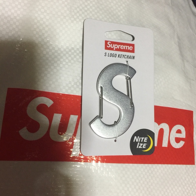 Supreme - Supreme Nite Ize S Logo Keychain キーチェーンの通販 by