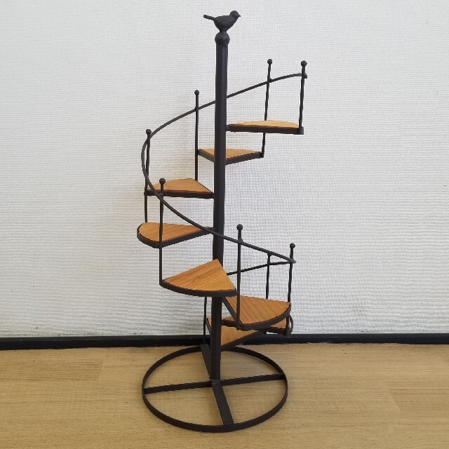 アンティーク 螺旋階段 小鳥 オブジェ 棚の通販 by ルーティン's shop