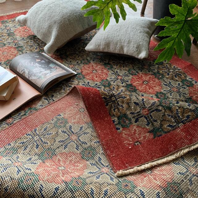 お花畑 ヴィンテージラグ オーバーダイ トルコラグの通販 by