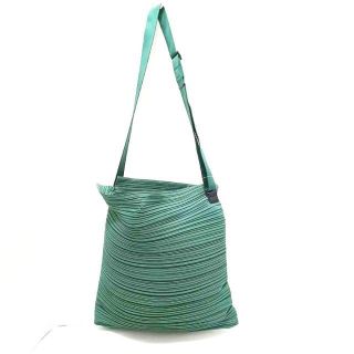 PLEATS PLEASE ISSEY MIYAKE（ショルダーバッグ）のフリマアイテム一覧
