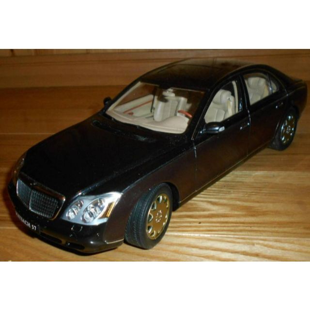 オートアート 1/18 マイバッハ 57 本体のみの通販 by 快速しもうさ's