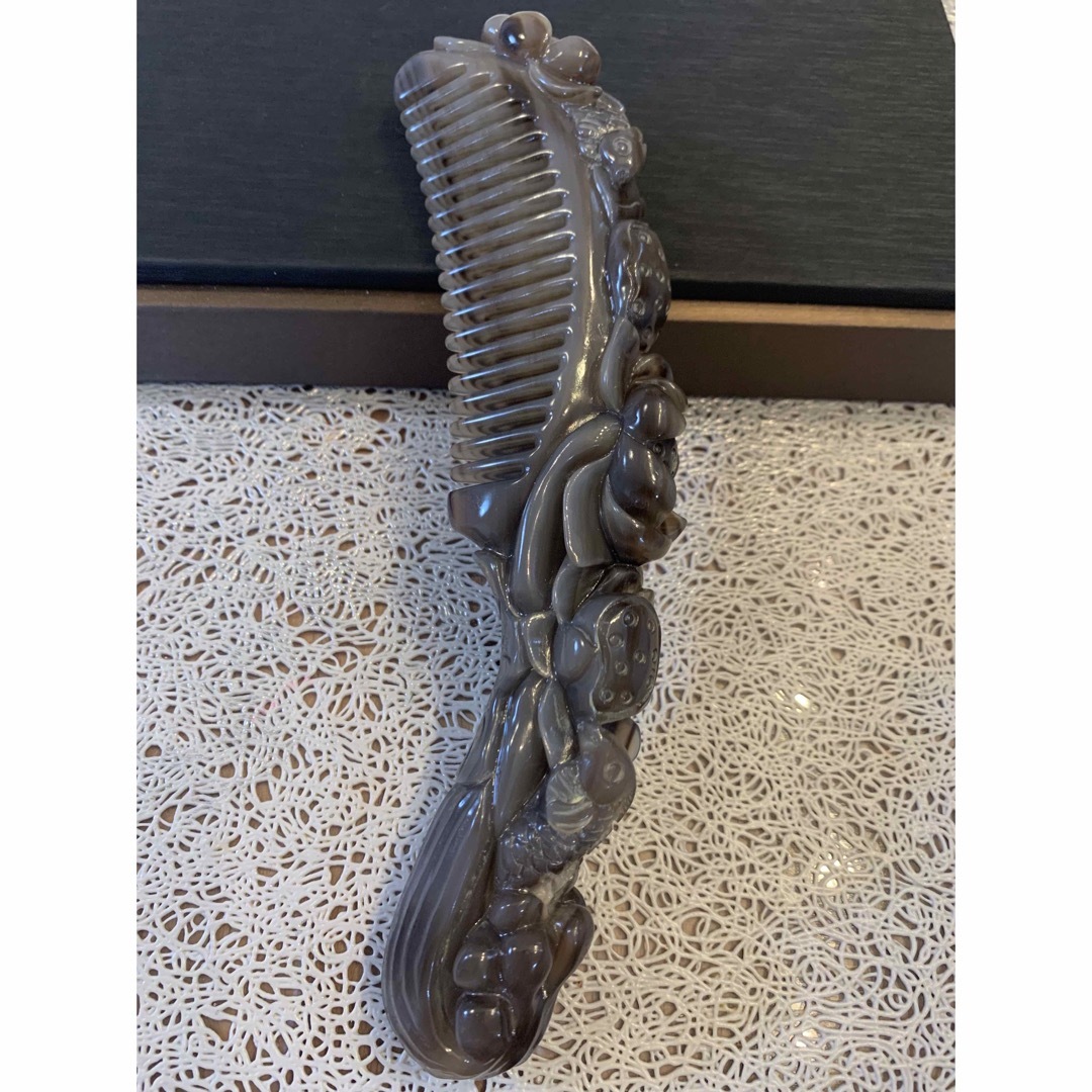 Y-148 高級 希少 極上品 天然白水牛角 手彫り 蓮と鯉 櫛 くし