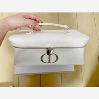Dior（メイクボックス）のフリマアイテム一覧