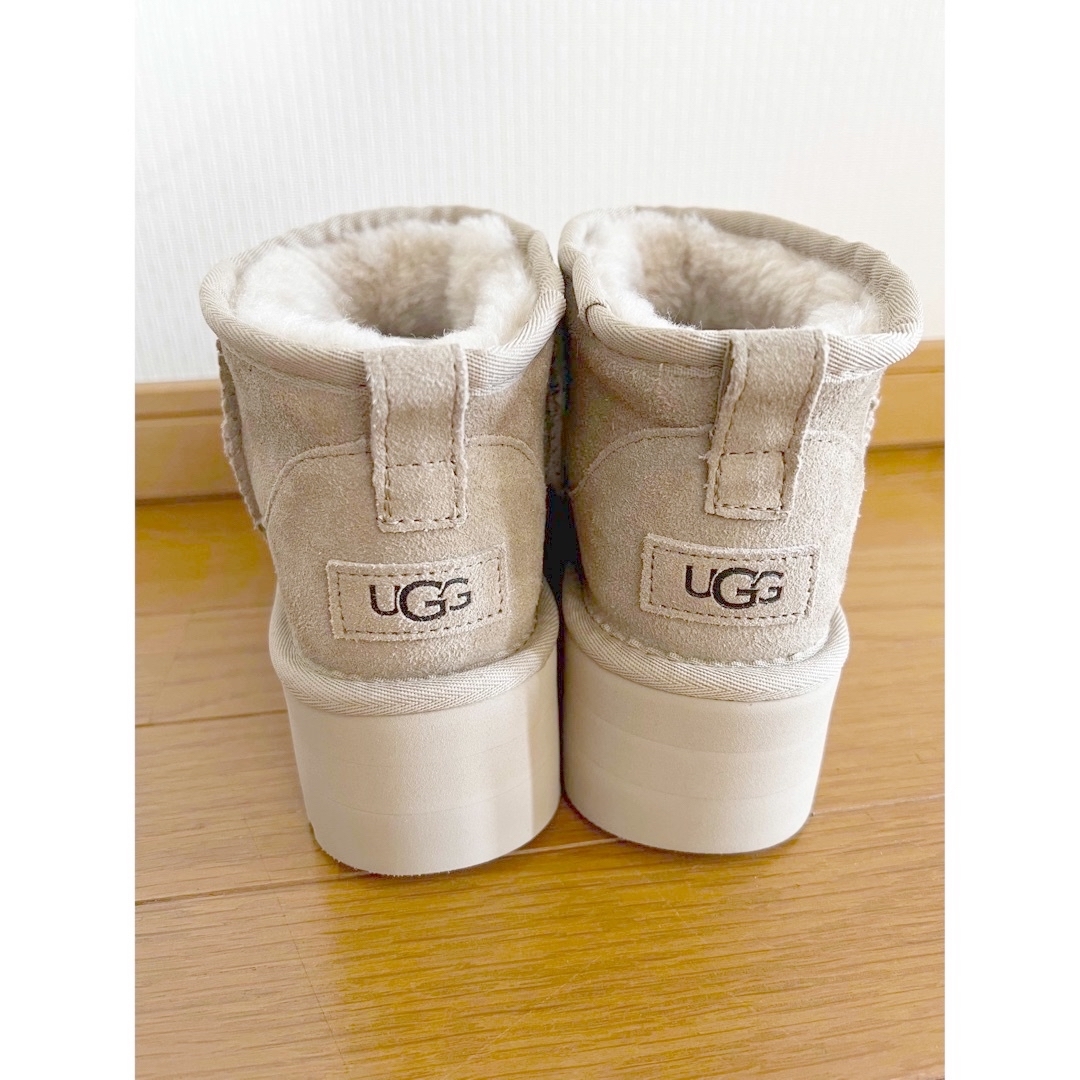 UGG - UGG 厚底ブーツ ムートン クラシック ウルトラミニ マスタード