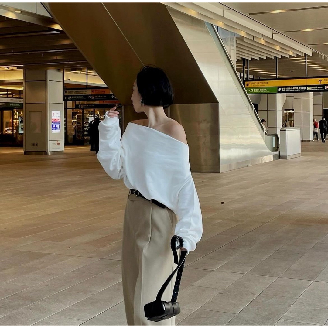 ETRE TOKYO - ETRE TOKYO🤍デザインネックスウェットプルオーバー 新品