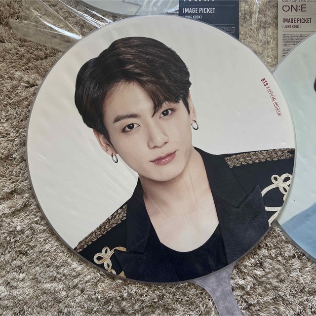 BTS グク ジョングク うちわの通販 by 🌿｜ラクマ