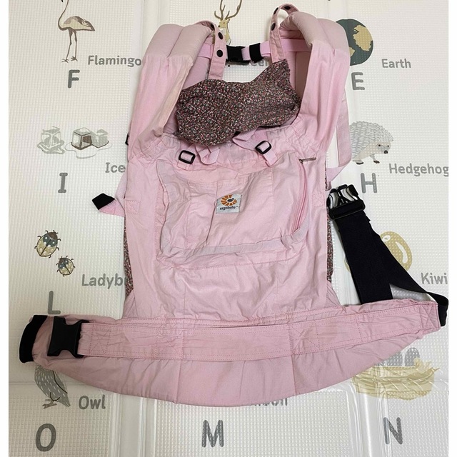 Ergobaby - エルゴベビー リバティ柄 ピンク 抱っこ紐 中古品の通販 by