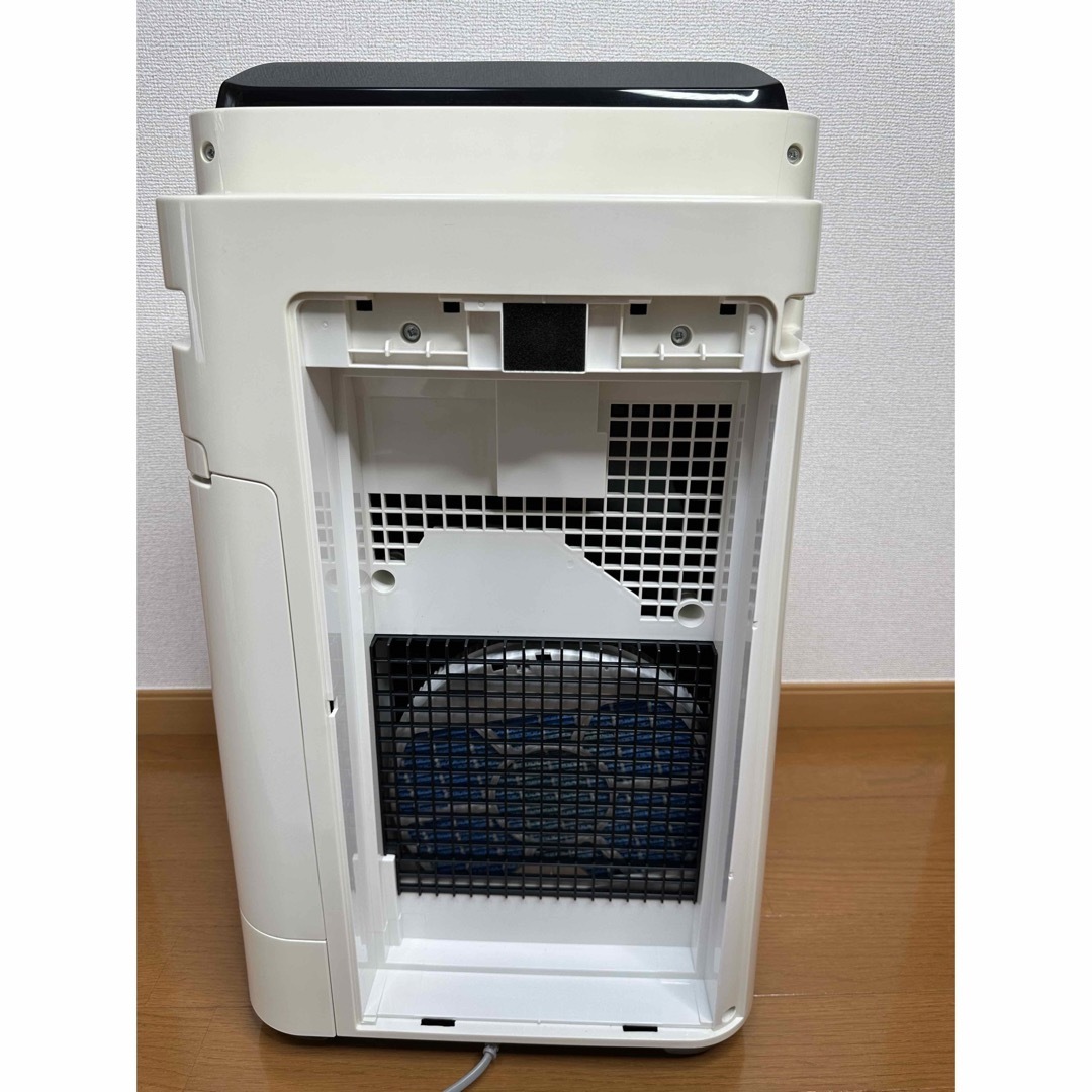 SHARP - 加湿空気清浄機 SHARP KC-E70-W WHITE 中古の通販 by ゴムゴム