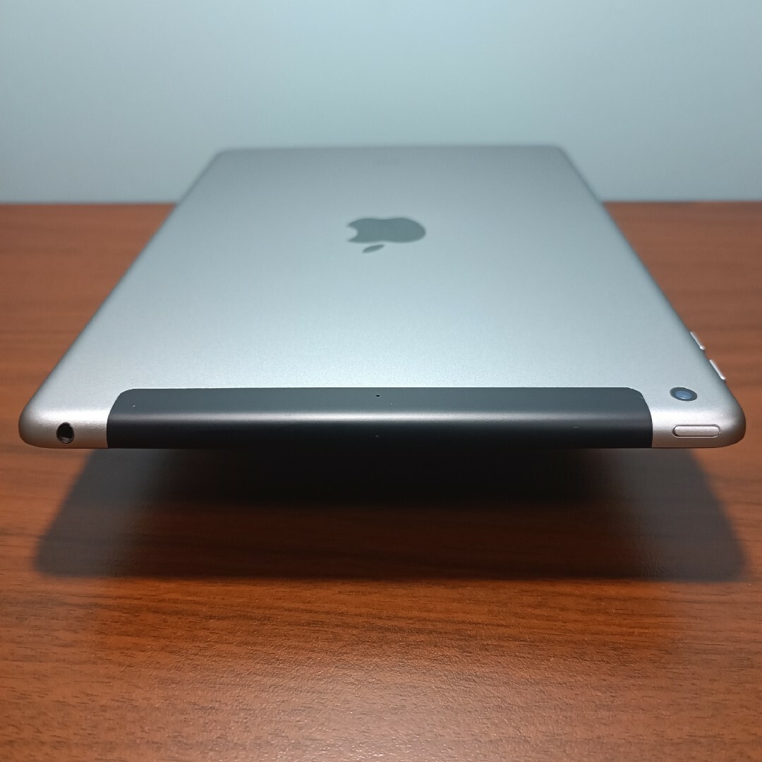 Apple - (美品) iPad 第5世代 Wifi Simフリー128GBキーボード付きの