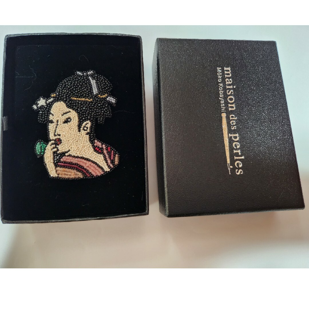 メゾン・デ・ペルル】小林モー子 ビーズブローチ ポッペンを吹く娘