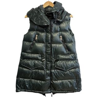 MONCLER（ダウンベスト ・ グリーン・カーキ/緑色系）のフリマアイテム一覧