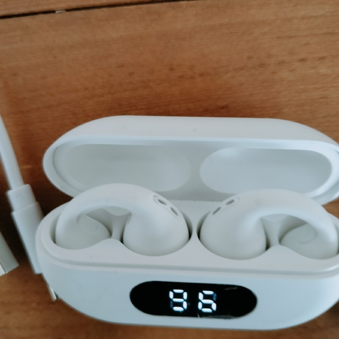 ワイヤレスイヤホン ジャンク品の通販 by ティコ's shop｜ラクマ