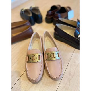 TOD'S（ローファー/革靴 ・ ピンク/桃色系）のフリマアイテム一覧