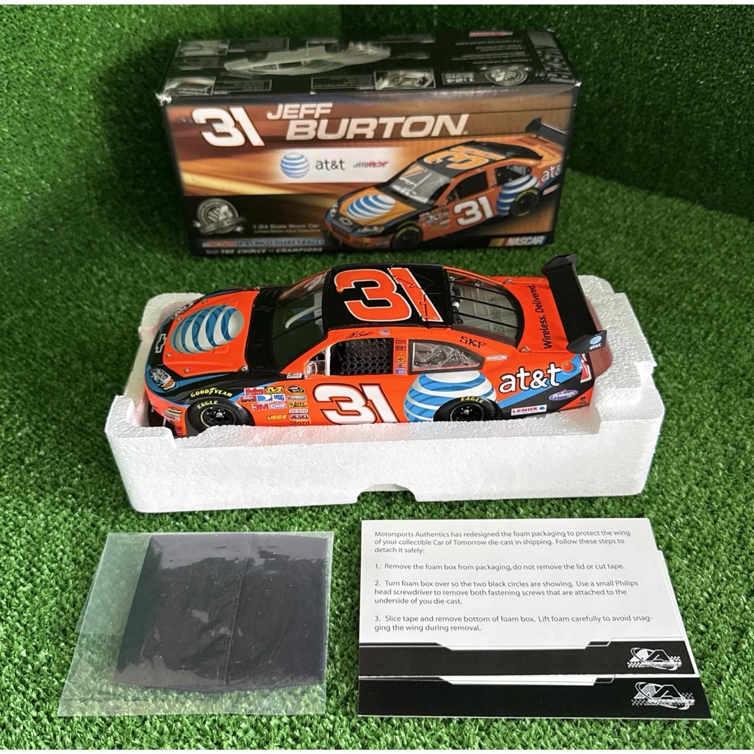 B006】1/24 ジェフ・バートン♯31 AT&Tレーシングカー NASCARの通販 by