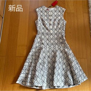 CAROLINA HERRERA（ワンピース）のフリマアイテム一覧