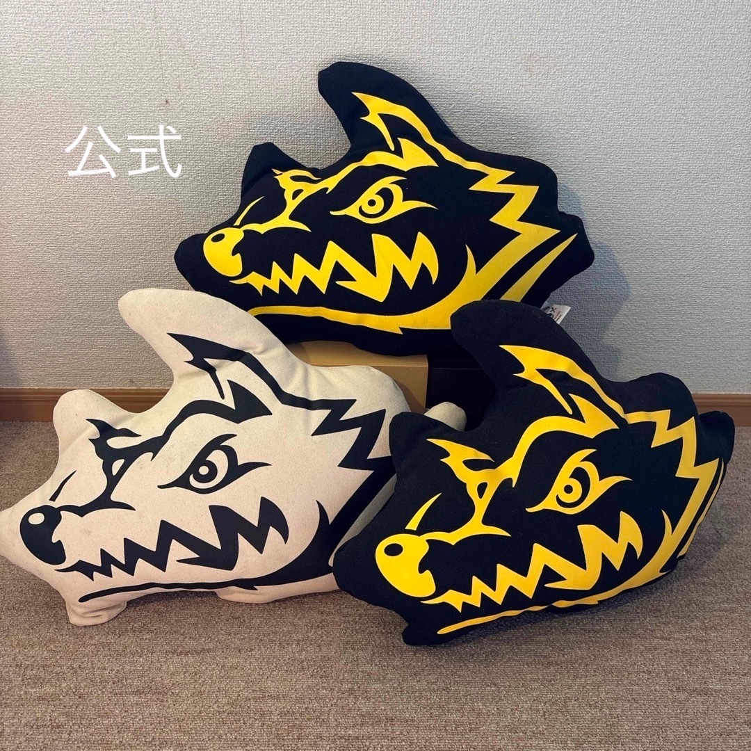 MAN WITH A MISSION - マンウィズ ロゴマーククッション公式白1個黒2個