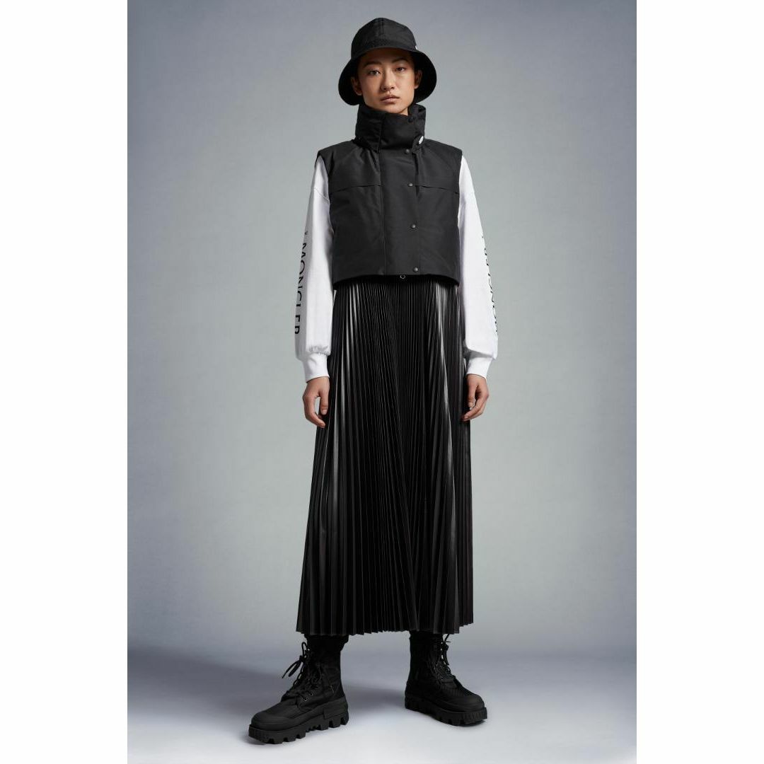 MONCLER - 00 MONCLER x HYKE ダウンベスト VANILIS ハイクの通販 by