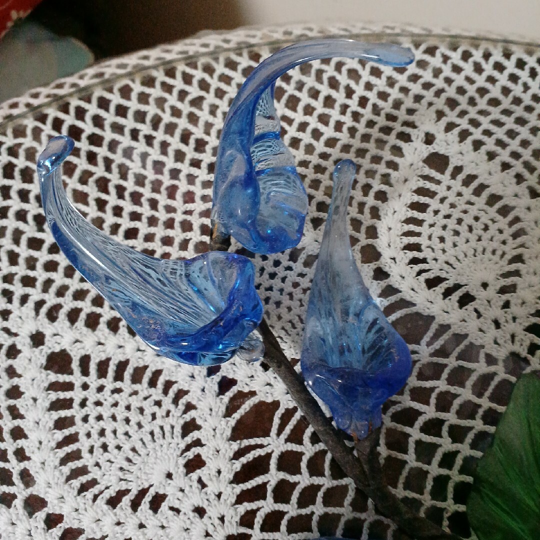 琉球ガラスの花瓶と7輪の花 工芸品の通販 by 木の実樹のママ｜ラクマ