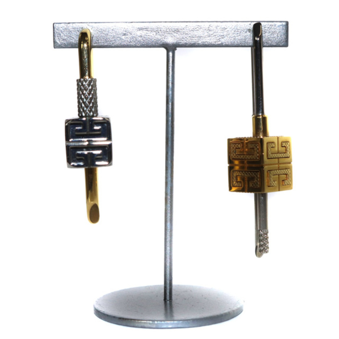 GIVENCHY - ジバンシィ ロック アシンメトリー ピアス ロゴ シルバー色