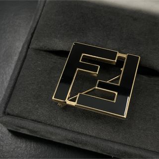 fendi ブローチのフリマアイテム一覧