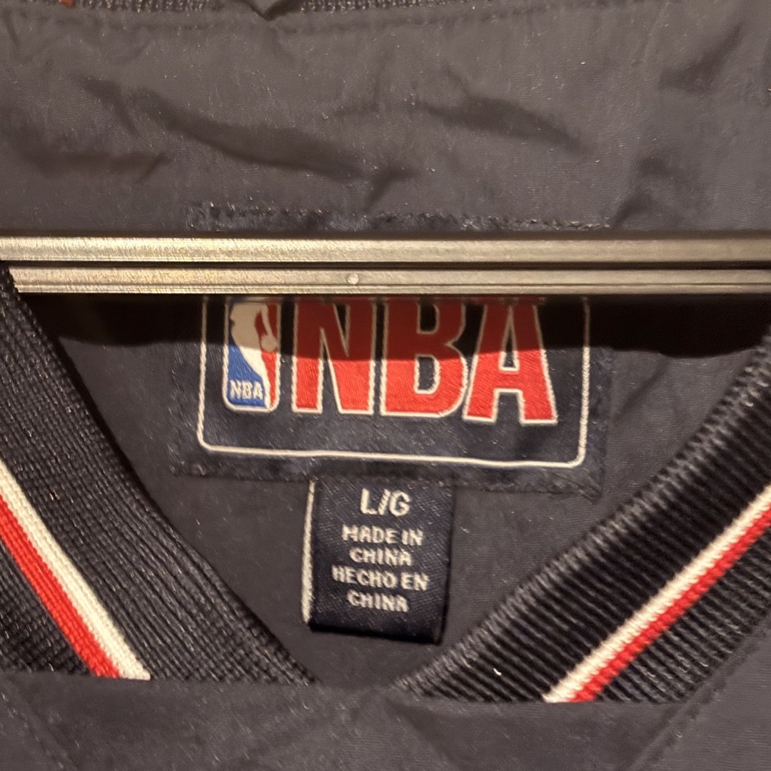 NBA デトロイト・ピストンズ Vネック プルオーバージャケット プロチーム