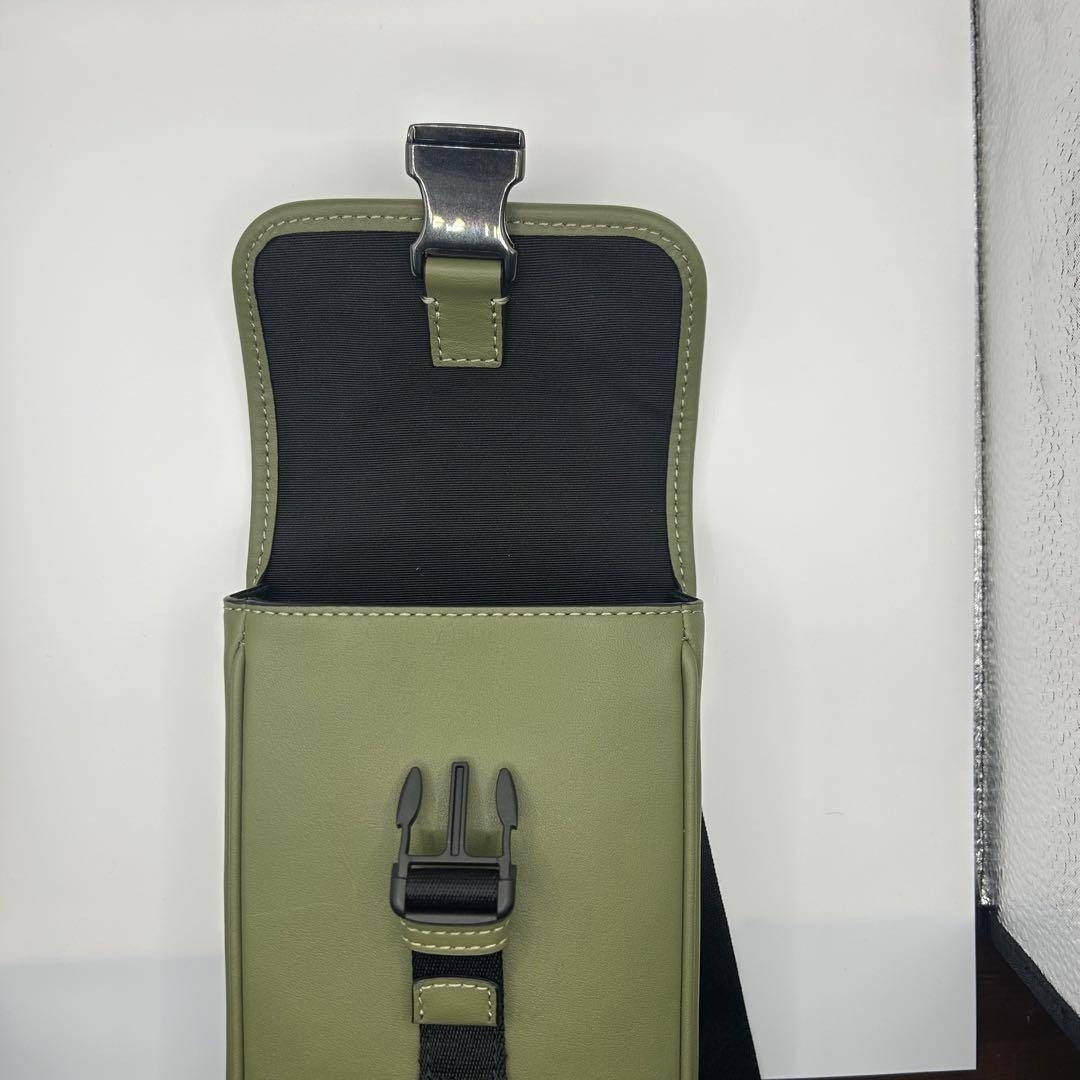 極美品✨COACH ショルダーバッグ レーサー フォン クロスボディ 収納袋 緑